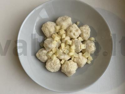 Virti varškės kamuoliukai su sūrio įdaru pagrindine nuotrauka