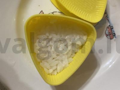 Onigiri su raudonąja ikra Žingsnis 4