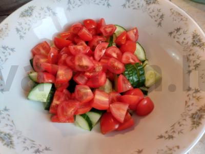 Puikus daržovių salotas su sūriu ir žolelėmis Žingsnis 2