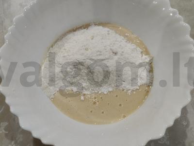 Švelnus rūkytos pieno pyragas su uogiene Žingsnis 3