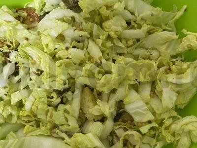 Salotos su milžiniškomis midijomis, keptu svogūnu ir avokadu Žingsnis 2