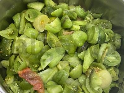 Žaliųjų pomidorų salotos žiemai Žingsnis 3