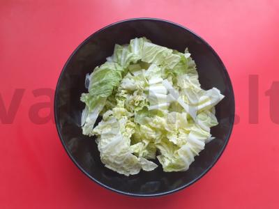 Aštrus salotas su jūros ir Pekino kopūstu Žingsnis 1