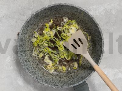 Celerio ir poro apkepas Žingsnis 3