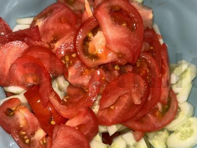 Graikiška salota su raudonuoju svogūnu ir feta Žingsnis 3