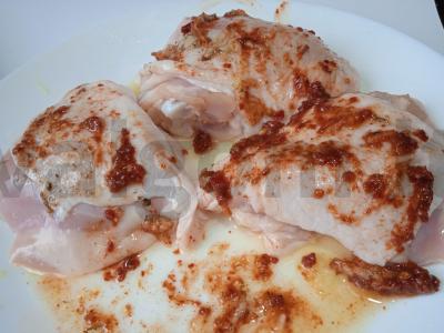 Vištienos šlaunelės aštriu apelsinų marinate, keptos su brokoliais Žingsnis 2