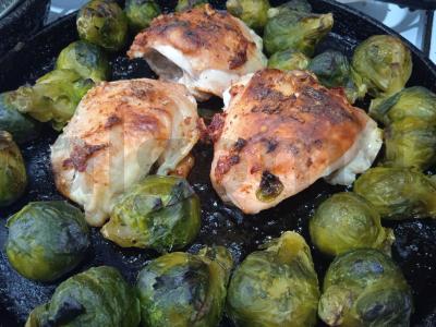 Vištienos šlaunelės aštriu apelsinų marinate, keptos su brokoliais Žingsnis 5