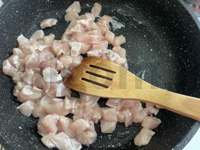 Švelni makaronai su mėsa po sūriu Žingsnis 1