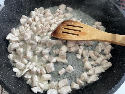 Švelni makaronai su mėsa po sūriu Žingsnis 2