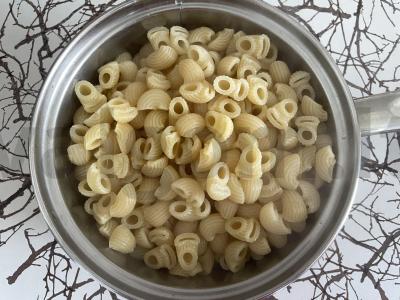 Švelni makaronai su mėsa po sūriu Žingsnis 4