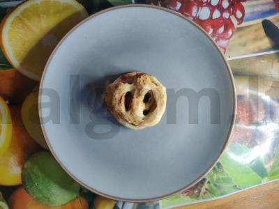 Mini pyragas su menkės ikrais ir alyvuogėmis pagrindine nuotrauka