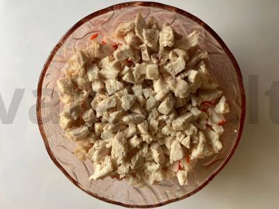 Salotas „Pompadour“ iš krabų mėsos, vištienos mėsos ir graikinių riešutų Žingsnis 6