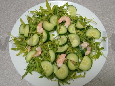 Salotas su rukola, daržovėmis, mandarinų, kiviais ir krevetėmis Žingsnis 3