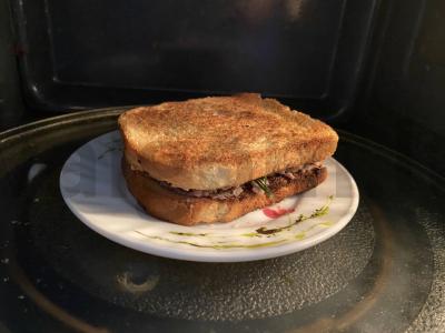 Karšti tostai su kepenėlių paštetu ir sūriu Žingsnis 4