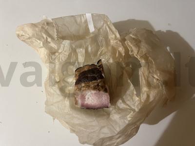 Užkandis prie stiprių gėrimų „Keptas sūrus lašinys“ Žingsnis 1