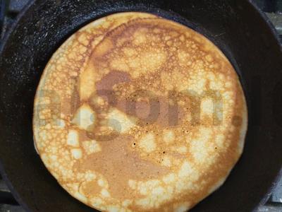 Sotūs blynai su šokoladiniu kremu ir kriauše Žingsnis 4