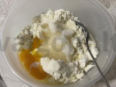 Klasikiniai varškėčiai su manų kruopomis Žingsnis 2