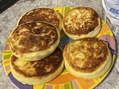 Klasikiniai varškėčiai su manų kruopomis pagrindine nuotrauka