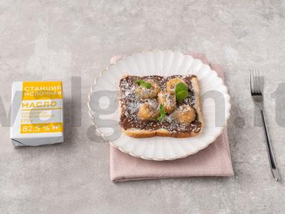 Tostai su keptais bananais pagrindine nuotrauka