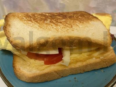 Sumuštinis su kiaušiniu pagrindine nuotrauka