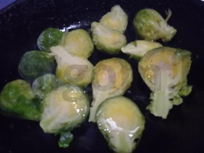 Jautienos steikas su Briuselio kopūstų ir alyvuogių garnyru Žingsnis 1