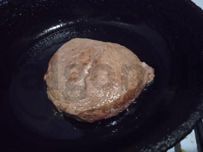 Jautienos steikas su Briuselio kopūstų ir alyvuogių garnyru Žingsnis 4