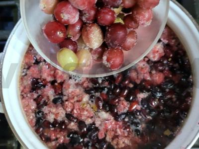 Šalčio kompotas iš uogų ir aviečių su citrinos rūgštimi Žingsnis 2