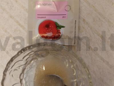 Desertas su džiovintais abrikosais, riešutais ir nektarinu Žingsnis 1