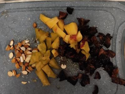 Desertas su džiovintais abrikosais, riešutais ir nektarinu Žingsnis 4