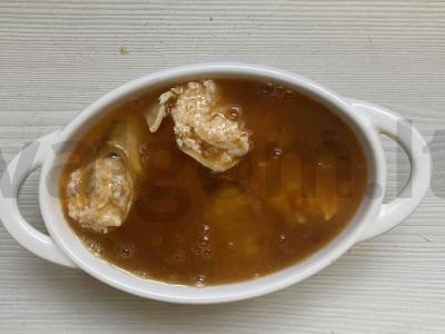 Tortilijų su dešra ir sūriu ritinėliai kiaušinių užpilde Žingsnis 11