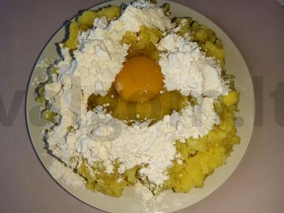 Bulvių zrazai su žuvies įdaru iš keptos lašišos filė Žingsnis 4