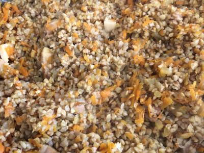 Grikių košė, troškinta su daržovėmis ir šonine Žingsnis 9