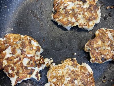 Smulkintos vištienos kotletai su prieskoniais Žingsnis 8