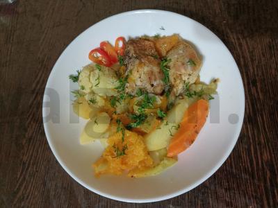 Kepti daržovės su vištiena pagrindine nuotrauka