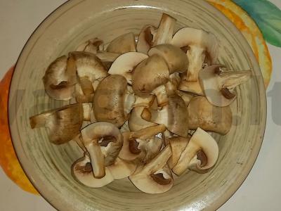 Rudieji ryžiai su grybais pomidorų padaže Žingsnis 3