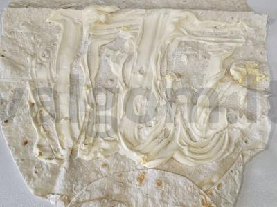 Lavašas su sūriu, kiaušiniu ir majonezu Žingsnis 1