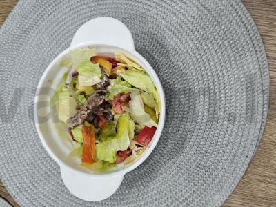 Salotas su traškia pekino kopūstu ir virta jautiena Žingsnis 5