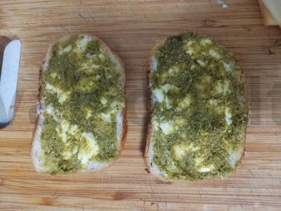 Sumuštiniai su karbonaidu, rūkytu sūriu ir pesto padažu Žingsnis 1