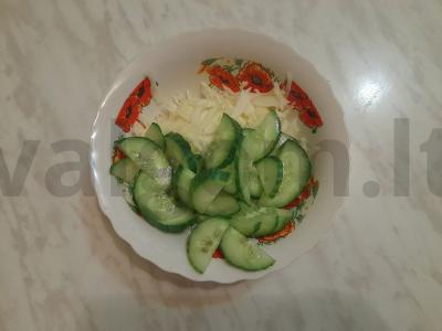 Šviežių kopūstų daržovių salotas Žingsnis 2