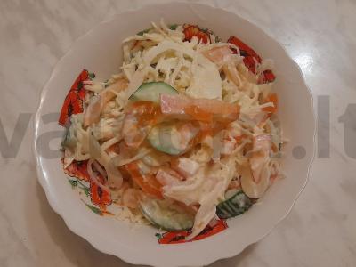 Šviežių kopūstų daržovių salotas pagrindine nuotrauka