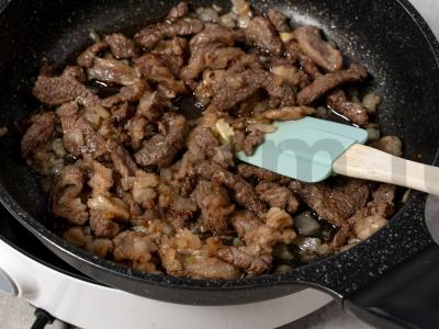 Perliniai kruopos su mėsa puode Žingsnis 2