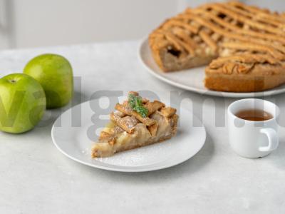 Vegetariškas obuolių pyragas pagrindine nuotrauka