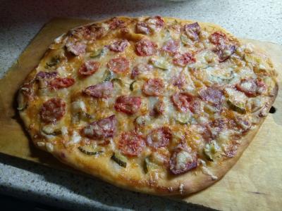 Greita pica su paruoštu tešla pagrindine nuotrauka