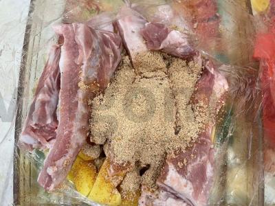 Kiaulienos šonkauliai maišelyje su bulvėmis Žingsnis 6