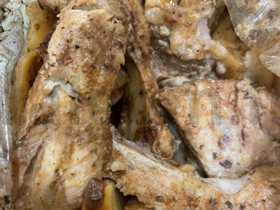 Kiaulienos šonkauliai maišelyje su bulvėmis pagrindine nuotrauka