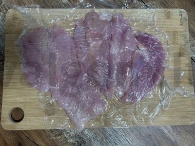 Vištienos šnicelis džiūvėsėliuose su prieskoniais Žingsnis 1