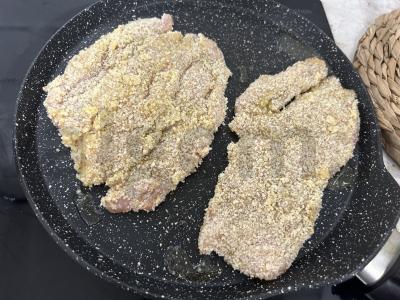 Vištienos šnicelis džiūvėsėliuose su prieskoniais Žingsnis 7