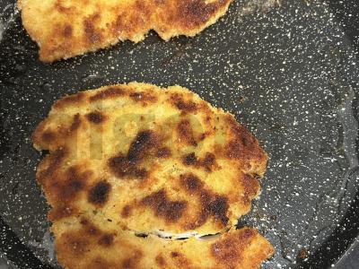 Vištienos šnicelis džiūvėsėliuose su prieskoniais Žingsnis 8