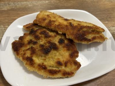 Vištienos šnicelis džiūvėsėliuose su prieskoniais pagrindine nuotrauka