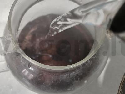 Autorinis arbata su uogomis ir vyšnių lapais Žingsnis 4